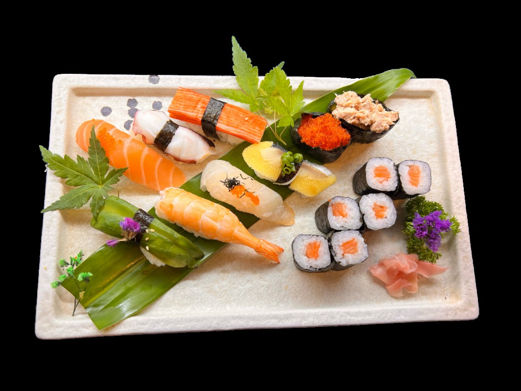 C42. Sushi tổng hợp 12 miếng Sushi moriawase 12